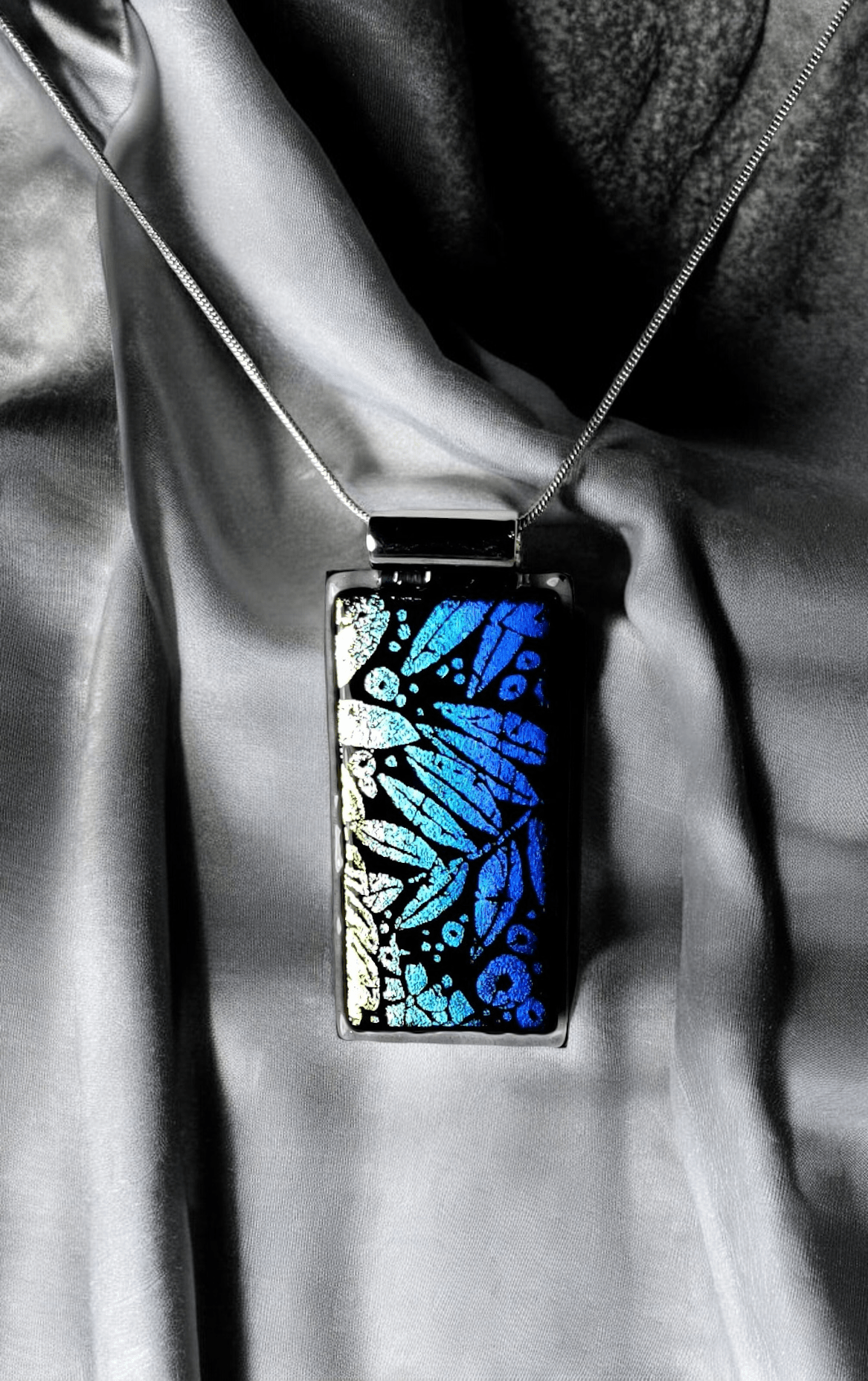 Club Style Pendant - 32 - The Glass JewlClub Style Pendant - 32
