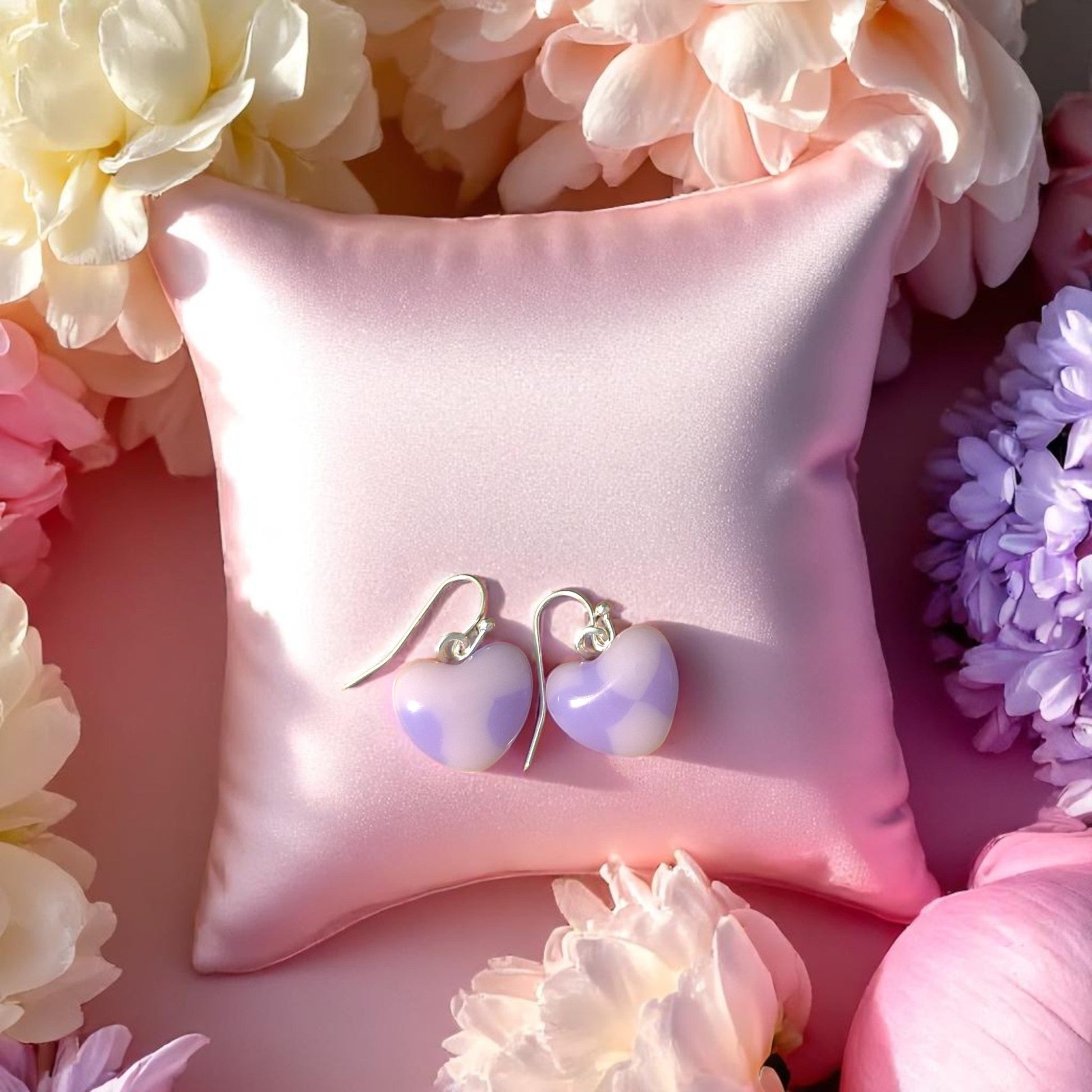 Heart Earrings made of Fused Glass in Lavender and Soft Pink